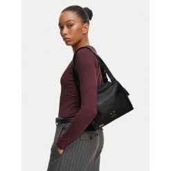 Torebka Armani Exchange. Czarne torebki klasyczne Armani Exchange, bez wzorów, klasyczne, bez dodatków. Za 654.99 zł.