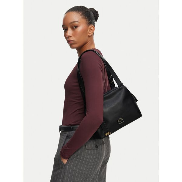 Torebka Armani Exchange. Czarne torebki klasyczne Armani Exchange, bez wzorów, klasyczne, bez dodatków. Za 654.99 zł.
