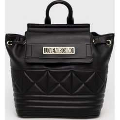 Love Moschino plecak damski kolor czarny mały gładki. Czarne plecaki Love Moschino, bez wzorów, do ręki, pikowane, bez dodatków. Za 1,019.90 zł.