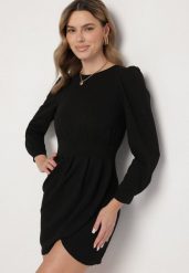 Czarna Sukienka z Marszczeniem i Bufiastymi Rękawami Redenia. Czarne sukienki Born2be, na spotkanie biznesowe, l, bez wzorów, eleganckie, bez kołnierzyka, bez ramiączek, mini. W wyprzedaży za 84.99 zł.