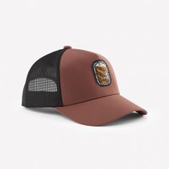Czapka turystyczna z daszkiem Trucker 500. Brązowe czapki z daszkiem FORCLAZ, bez wzorów, z elastanu, sportowe. Za 69.99 zł.