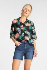 LEE FLORAL RESORT SHIRT RELAXED FIT DAMSKA KOSZULA BLACK L46DDW01 112110881. Czarne koszule Lee, l, bez wzorów, bez kołnierzyka, bez ramiączek. Za 129.99 zł.