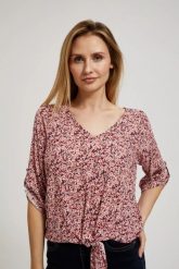 Wzorzysta koszula z dekoltem w serek i wiązaniem różowa. Czerwone koszule MOODO, m, bez wzorów, bez kołnierzyka, bez ramiączek. W wyprzedaży za 19.99 zł.