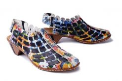RIEKER 46778-91 multi, sandały damskie. Sandały Rieker, w ażurowe wzory, z gumy, bez obcasa, na obcasie, bez zapięcia. Za 309.90 zł.