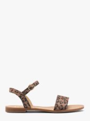 Sandały damskie płaskie w panterkę. Brązowe sandały Ryłko, bez wzorów, z syntetyku, bez obcasa, na płaskiej podeszwie, bez zapięcia. Za 249.99 zł.