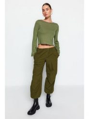 Trendyol Bluzka w kolorze zielonym rozmiar: XL. Zielone bluzki Trendyol, xl, bez wzorów, bez kołnierzyka, bez ramiączek. Za 52.99 zł.