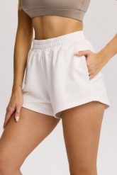 Damskie spodenki dresowe Rough Radical Cotton Active Shorts Women. Czerwone szorty sportowe ROUGH RADICAL, bez wzorów, z bawełny, na fitness i siłownię. Za 109.90 zł.