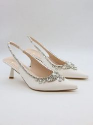 Bellucci Czółenka w kolorze białym rozmiar: 36. Białe czółenka Bellucci, bez wzorów, klasyczne, bez obcasa, bez zapięcia. Za 130.99 zł.