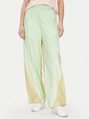 Adidas by Stella McCartney Spodnie dresowe Stella McCartney JI5134 Zielony Loose Fit. Zielone spodnie dresowe adidas by Stella McCartney, bez wzorów, z dresówki. Za 479.99 zł.
