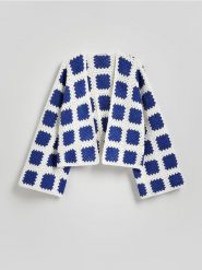 Wzorzysty kardigan handmade - niebieski. Niebieskie swetry Reserved, bez wzorów, z bawełny, bez ramiączek. Za 299.99 zł.