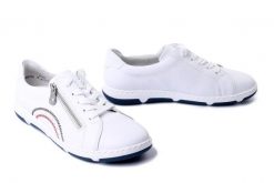 RIEKER 42424-80 white, półbuty damskie. Białe półbuty wsuwane Rieker, bez wzorów, bez obcasa. Za 349.90 zł.