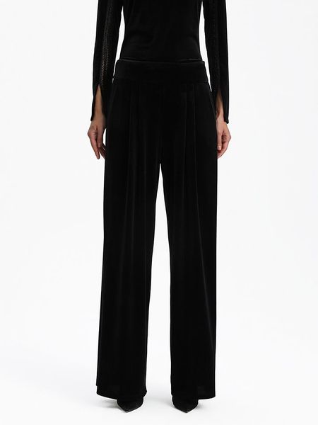 BGN Aksamitne spodnie w kolorze czarnym rozmiar: 36. Czarne spodnie materiałowe BGN, bez wzorów, z materiału. Za 109.26 zł.