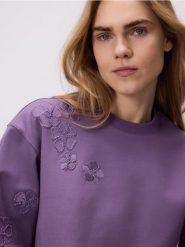 Bluza z ozdobnym haftem - wielobarwny. Bluzy Reserved, l, bez wzorów, z dzianiny, bez kaptura. W wyprzedaży za 99.99 zł.