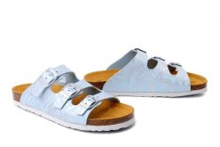 DR. BRINKMANN 700784-55 hellblau, klapki damskie. Niebieskie klapki Dr. Brinkmann, bez wzorów, bez obcasa, bez zapięcia. Za 148.67 zł.