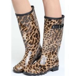 Panterkowe Kalosze Animalistic. Szare kalosze Born2be, z lakierowanej skóry. Za 59.99 zł.