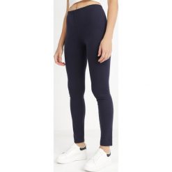 Granatowe Legginsy Phaelosa. Niebieskie legginsy Born2be, bez wzorów, z bawełny, sportowe, długie. W wyprzedaży za 39.99 zł.