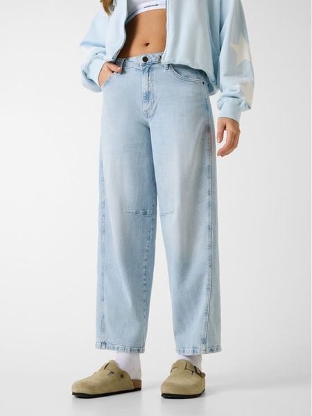 Guess Jeans Jeansy W6GA2X D0029 Niebieski Relaxed Fit. Niebieskie jeansy Guess Jeans, z aplikacjami, z bawełny. Za 336.99 zł.