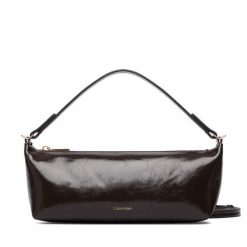 Torebka Calvin Klein. Brązowe torebki klasyczne Calvin Klein, bez wzorów, klasyczne, bez dodatków. Za 449.99 zł.