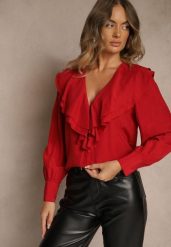 Czerwona Koszula Vices z Dekoltem z Falbanami i Bufiastymi Rękawami Zoiruna. Czerwone koszule Renee, l, bez wzorów, z jeansu, boho, bez kołnierzyka, bez ramiączek. Za 99.99 zł.