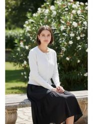 ASSUILI Kardigan w kolorze białym rozmiar: 36. Białe swetry Assuili, bez wzorów, bez ramiączek. Za 100.99 zł.