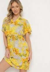 Żółta Sukienka w Kwiaty z Paskiem Cleza. Żółte sukienki Born2be, na co dzień, l, bez wzorów, eleganckie, bez kołnierzyka, bez ramiączek, midi. Za 69.99 zł.