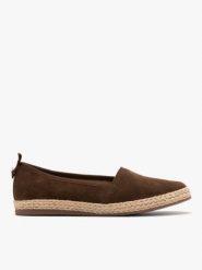 Welurowe brązowe espadryle damskie. Brązowe espadryle Brawo sp. z o.o., bez wzorów, ze skóry, z okrągłym noskiem, bez obcasa, na płaskiej podeszwie. W wyprzedaży za 296.99 zł.