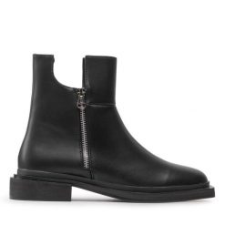Botki DeeZee. Czarne botki DeeZee, bez wzorów, bez obcasa, na płaskiej podeszwie, bez zapięcia. Za 149.99 zł.