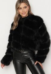 Czarna Krótka Kurtka z Futerkiem na Haftki Loreinda. Czarne kurtki Born2be, bez wzorów, z jeansu, eleganckie, bez kaptura. W wyprzedaży za 230.99 zł.