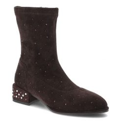 Botki damskie D&A by S.Barski o eleganckim fasonie z elastyczną cholewką ozdobnymi kryształkami i niskim stabilnym obcasem bordowe CR62-3356 Purple. Czerwone botki S.BARSKI, z aplikacjami, z jeansu, eleganckie, bez obcasa, na obcasie, bez zapięcia. Za 299.00 zł.