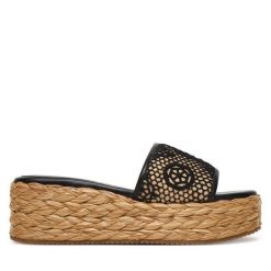 Espadryle Guess. Czarne espadryle Guess, z aplikacjami, bez obcasa. Za 519.99 zł.
