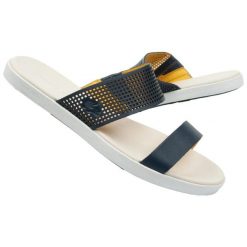 Klapki plażowe Lacoste Natoy 13326. Klapki Lacoste, bez wzorów, ze skóry, eleganckie, bez obcasa, bez zapięcia. Za 464.05 zł.