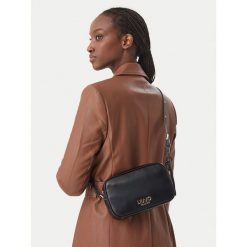 Torebka Liu Jo. Czarne listonoszki Liu Jo, bez wzorów, bez dodatków. Za 469.99 zł.