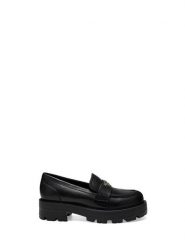 Guess Półbuty 184524 Czarny. Czarne półbuty wsuwane Guess, z aplikacjami, bez obcasa, na płaskiej podeszwie. Za 584.99 zł.