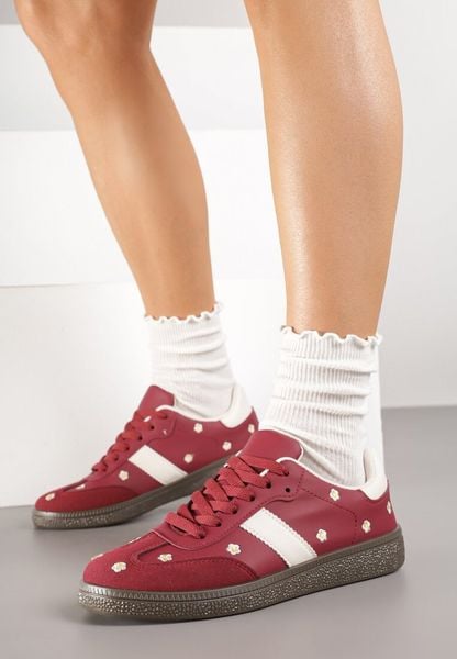 Bordowe Sneakersy Typu Tenisówki z Kwiatkami Reisare. Czerwone trampki Born2be, bez wzorów, z jeansu, bez zapięcia. Za 89.99 zł.