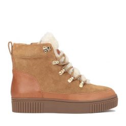 Botki Kazar. Brązowe botki Kazar, bez wzorów, bez obcasa, na płaskiej podeszwie, bez zapięcia. Za 389.00 zł.