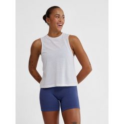 Damski tank top Hummel Mt Vanja. Białe topy Hummel, bez wzorów, sportowe, bez kołnierzyka, bez ramiączek. Za 163.50 zł.