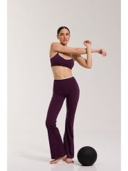 Onamaste Legginsy sportowe "Flair Yska" w kolorze ciemnofioletowym rozmiar: L/XL. Różowe legginsy sportowe Onamaste, l, bez wzorów, z materiału, z podwyższonym stanem, outdoorowe. Za 130.99 zł.