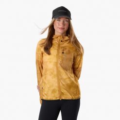 Kurtka → trening → damska → Swedemount → Packable Wind Jacket → szybkoschnąca. Żółte kurtki do biegania SWEDEMOUNT, bez wzorów, z tkaniny, bez kaptura, do biegania. Za 199.99 zł.