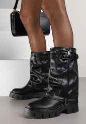 Czarne Botki Biker z Wywiniętą Cholewką i Paskiem z Klamerką Versana. Czarne botki Born2be, bez wzorów, z jeansu, bez obcasa, na płaskiej podeszwie, bez zapięcia. Za 119.99 zł.