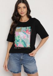 Czarny Bawełniany T-shirt z Ozdobnym Nadrukiem Delmari. Czarne t-shirty Born2be, m, bez wzorów, z bawełny, klasyczne, bez kołnierzyka, bez ramiączek. W wyprzedaży za 33.99 zł.