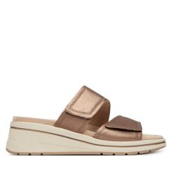 Klapki Caprice. Brązowe klapki Caprice, bez wzorów, bez obcasa, bez zapięcia. Za 299.99 zł.