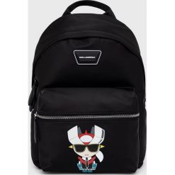 Karl Lagerfeld plecak 225W3013 damski kolor czarny duży z nadrukiem. Czarne plecaki KARL LAGERFELD, bez wzorów, z materiału, do ręki, z nadrukiem, bez dodatków. W wyprzedaży za 689.99 zł.