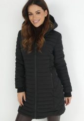 Czarna Kurtka do Kolan Pikowana Zillo. Czarne kurtki Born2be, m, bez wzorów, z jeansu, eleganckie, bez kaptura. W wyprzedaży za 153.99 zł.