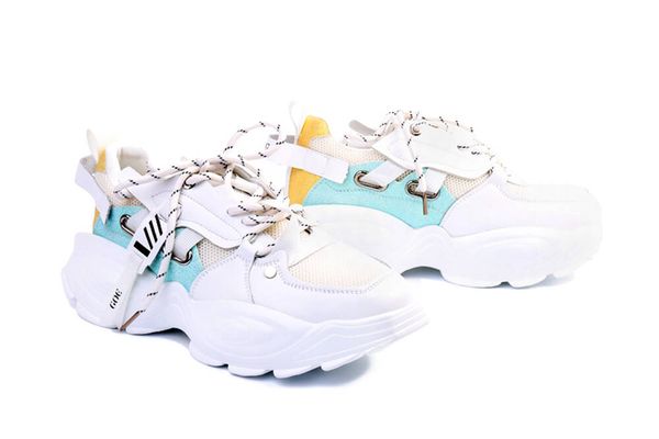 GOE NN2N4039 white/blue/yellow, półbuty damskie. Białe półbuty wsuwane GOE, bez wzorów, bez obcasa. Za 339.92 zł.