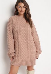 Różowy Sweter o Wydłużonym Fasonie z Modnym Splotem Ahexa. Czerwone swetry Born2be, bez wzorów, ze splotem, bez ramiączek. W wyprzedaży za 135.99 zł.
