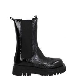 CZARNE SZTYBLETY H25 NAPLAK NERO. Czarne botki Venezia, bez wzorów, z lakierowanej skóry, bez obcasa, bez zapięcia. Za 249.00 zł.