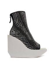 United Nude Botki Wa Fab Hi 10850510117 Czarny. Czarne botki United Nude, bez wzorów, z materiału, bez obcasa, na koturnie, bez zapięcia. Za 789.99 zł.