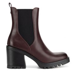 Sztyblety JENNY. Czerwone botki Jenny, bez wzorów, bez obcasa, na słupku, bez zapięcia. Za 143.99 zł.
