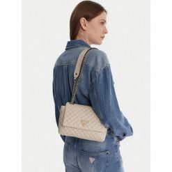 Torebka Guess. Białe kopertówki Guess, z aplikacjami, bez dodatków. Za 323.99 zł.