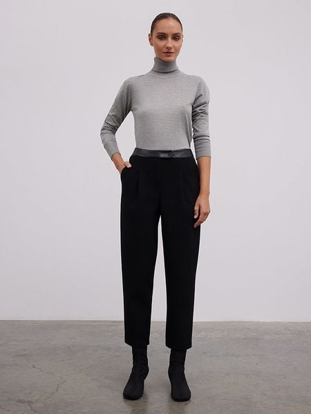 BGN Spodnie w kolorze czarnym rozmiar: 38. Czarne spodnie materiałowe BGN, bez wzorów, z materiału. Za 157.35 zł.